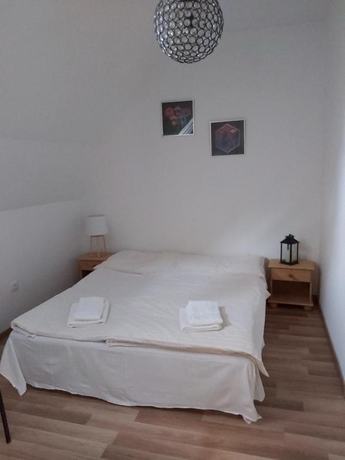 Bed and Breakfast Platanus Panzió Zamárdi Esterno foto
